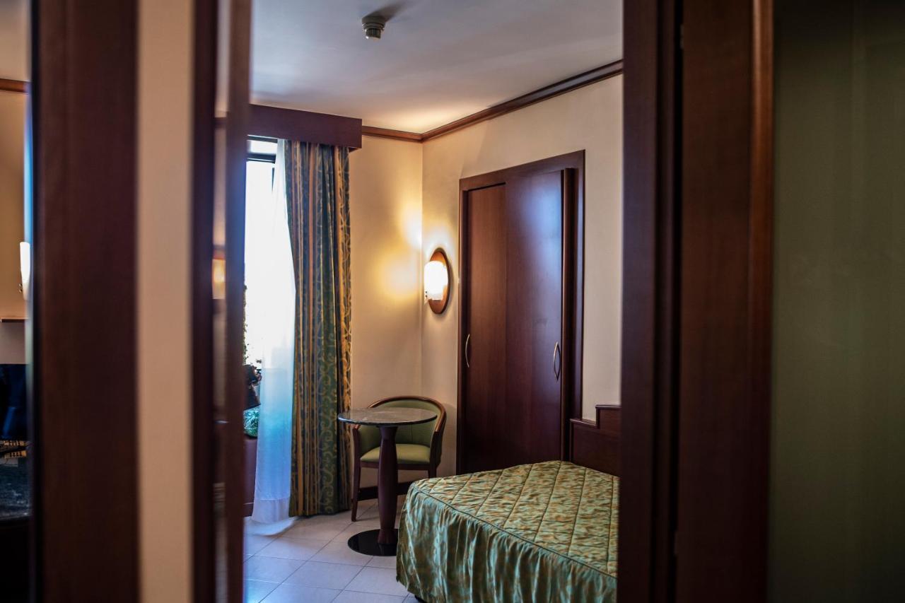 Hotel Garibaldi Milazzo Buitenkant foto