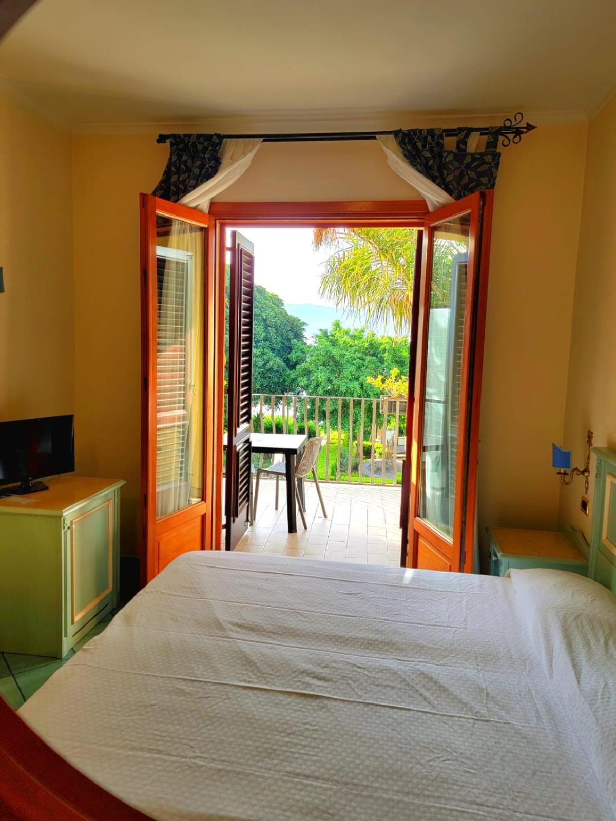 Hotel Garibaldi Milazzo Buitenkant foto